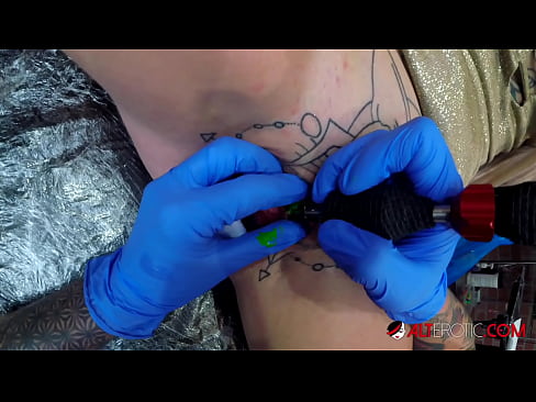 ❤️ La bomba Sully Savage, molt tatuada, es va tatuar al clítoris ❌ Vídeo porno a nosaltres ca.onlydesiporn.ru
